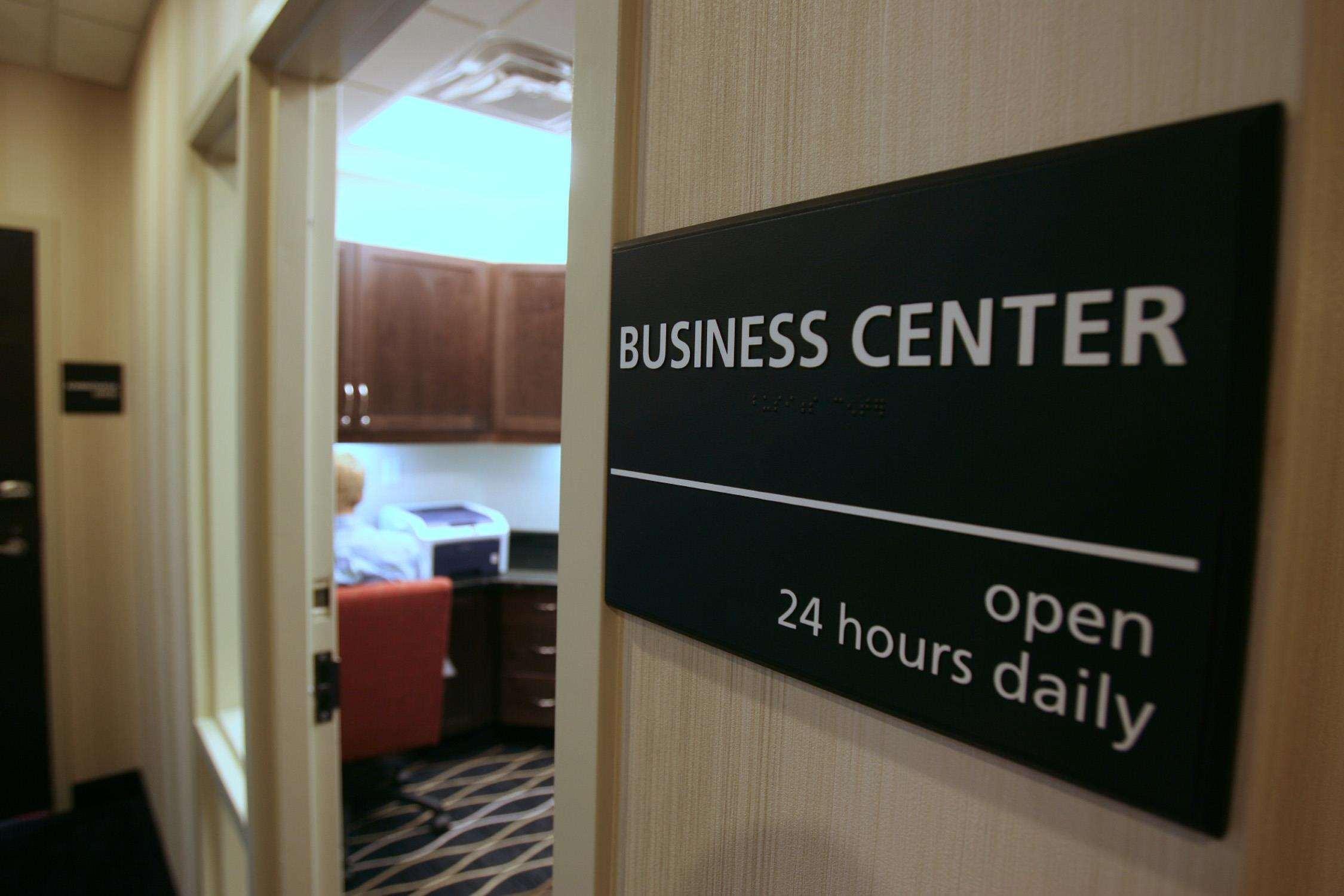 Hampton Inn&Suites Red Deer Penhold Faciliteiten foto
