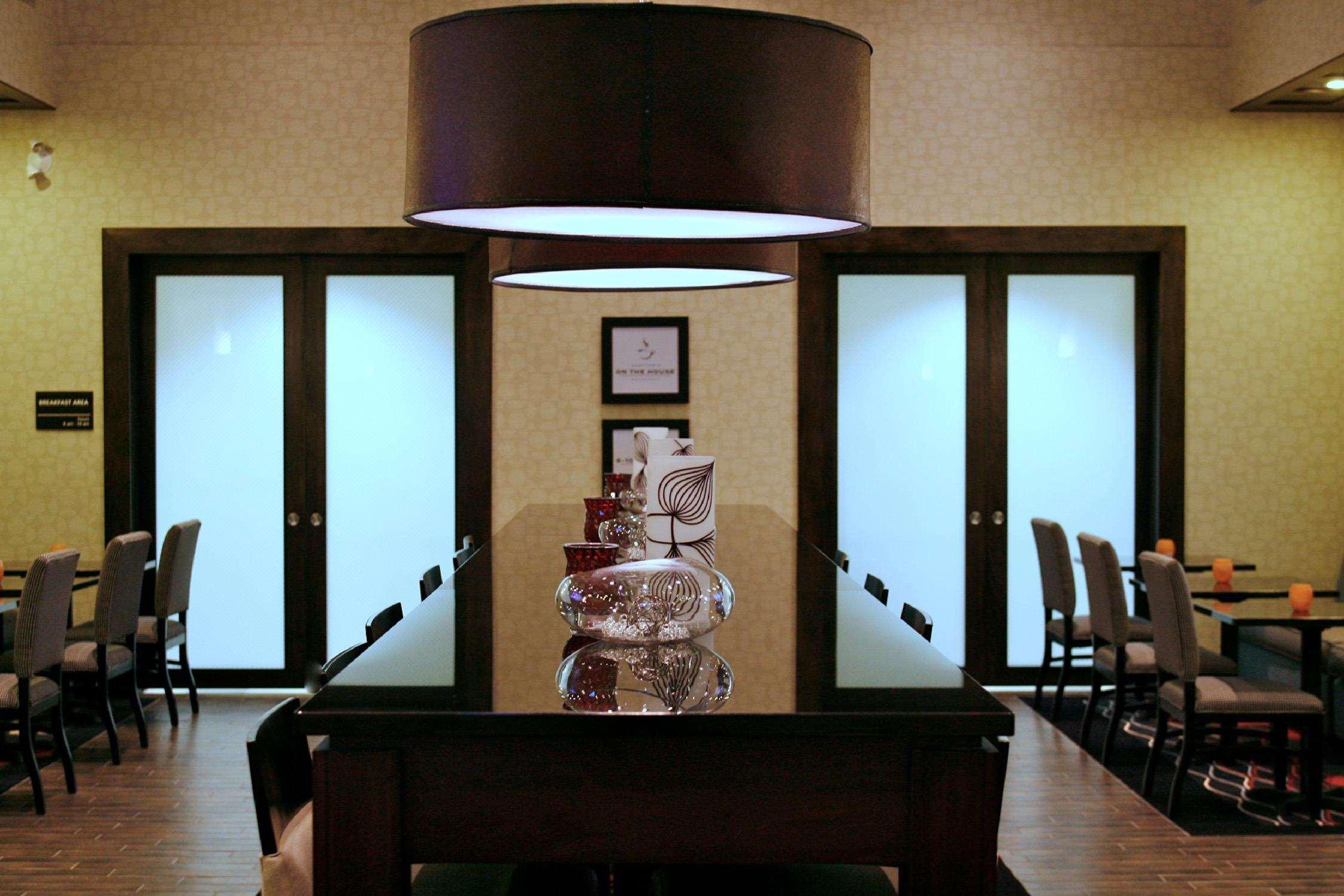 Hampton Inn&Suites Red Deer Penhold Restaurant foto
