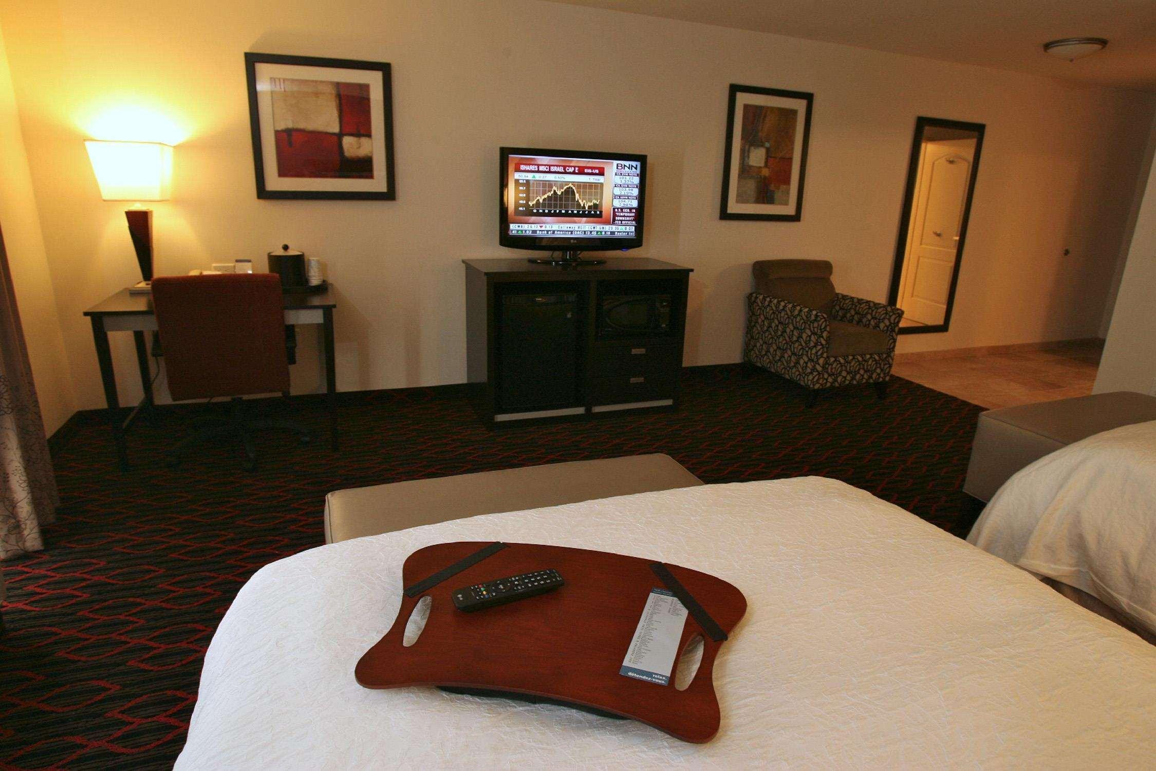 Hampton Inn&Suites Red Deer Penhold Kamer foto
