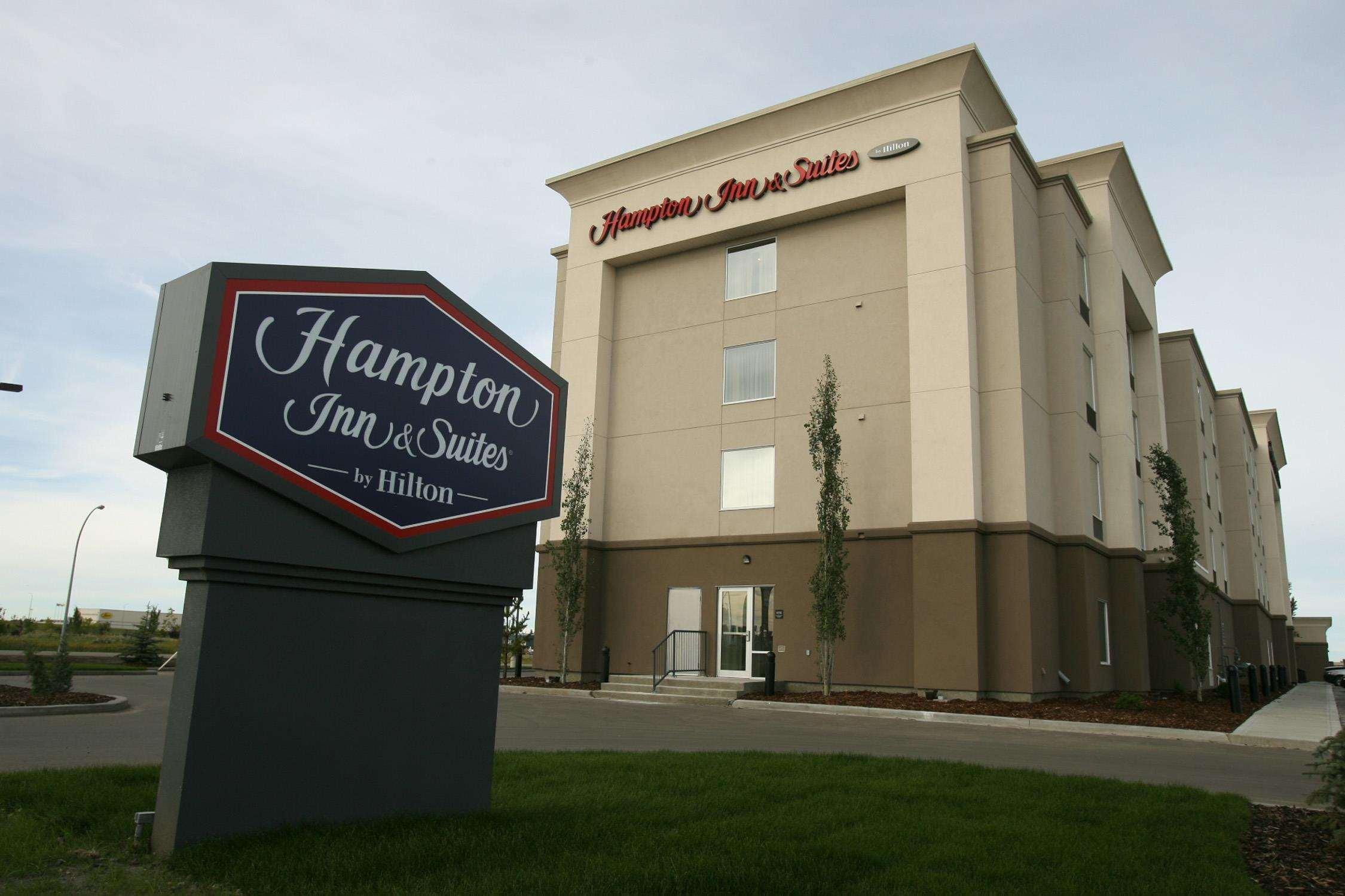Hampton Inn&Suites Red Deer Penhold Buitenkant foto