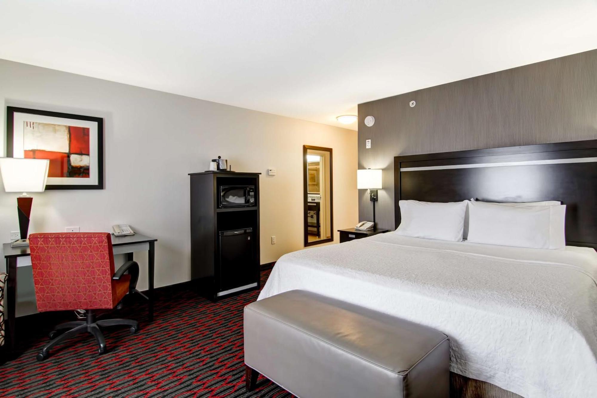 Hampton Inn&Suites Red Deer Penhold Buitenkant foto
