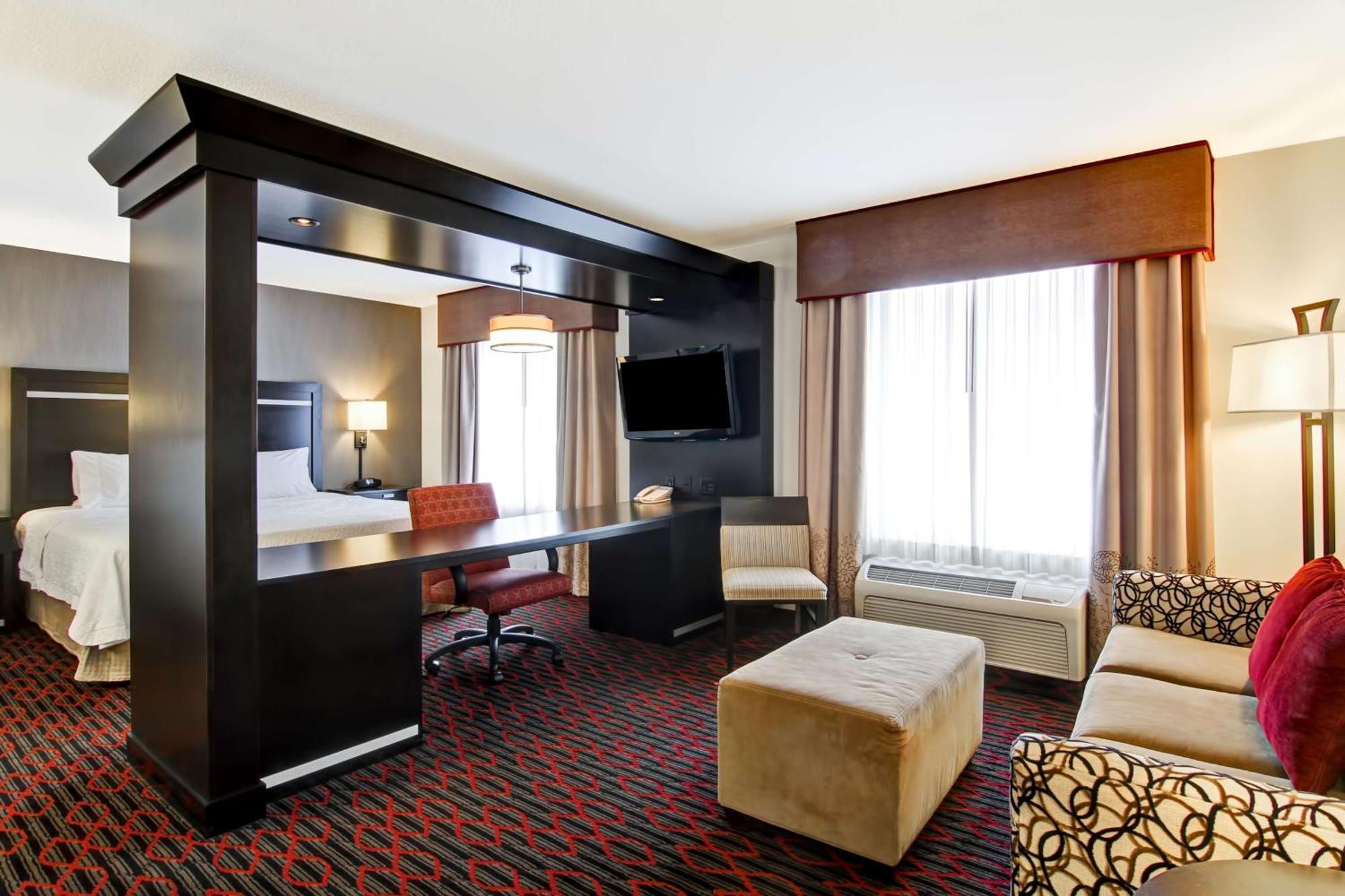 Hampton Inn&Suites Red Deer Penhold Buitenkant foto