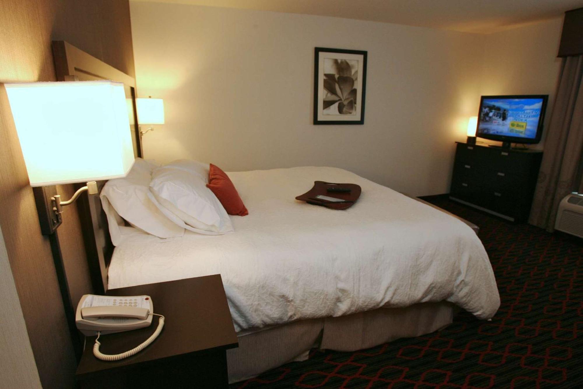 Hampton Inn&Suites Red Deer Penhold Buitenkant foto